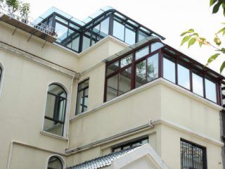 光房骨架材料采用高强度碳钢焊接